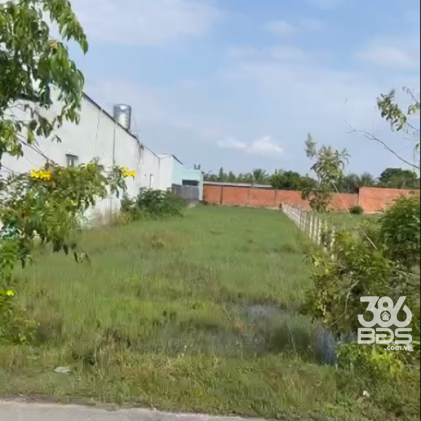 Bán đất mặt tiền đường nhựa thị trấn Hậu Nghĩa tdt 885m2 ( có 200m2 thổ) giá 4,2 tỷ-1