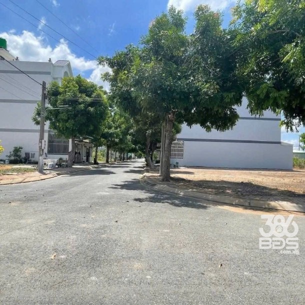 Bán nền thổ cư góc 2 mặt tiền trong KDC Phúc Long, thị trấn Bến Lức dt 140m2 giá 2,3 tỷ-4