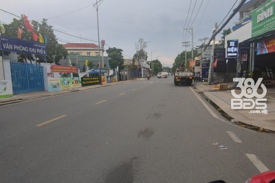 Bán nhà MT Trần Thị Năm gần bệnh viện Quận. DT: 15x40m, giá 29.5 tỷ tl