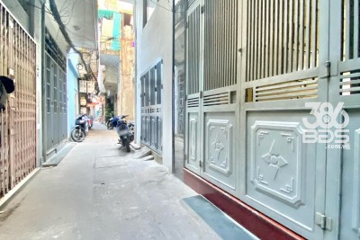 Bán nhà Bạch Mai 33m2, ô tô đỗ cửa, 4 tầng, kinh doanh, mặt tiền 4,5M giá 3,25 tỷ TL