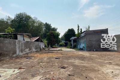 681m2 đất mặt tiền đường nhựa xã Tân Thạnh Tây, Củ Chi có 300m2 thổ giá 7,8 tỷ