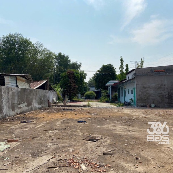 681m2 đất mặt tiền đường nhựa xã Tân Thạnh Tây, Củ Chi có 300m2 thổ giá 7,8 tỷ-1