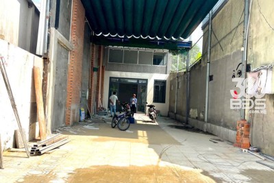 Nhà mặt tiền Lê Thị Bay, xã Tân Thạnh Đông dt 329m2 2 lầu 7pn 3wc giá 5,5 tỷ