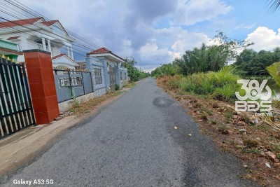 Biệt thự mặt tiền sông xã Nhị Thành, Thủ Thừa tổng dt 446m2 1 lầu 3pn 2wc giá 6 tỷ