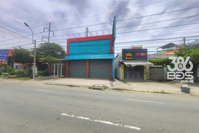 Showroom mặt tiền quốc lộ 1A, thị trấn Bến Lức, Long An tổng dt 891m2 giá 17,8 tỷ