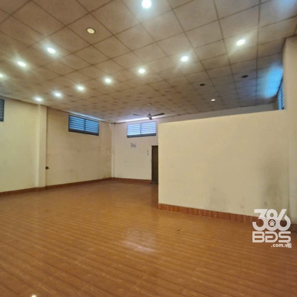 Showroom mặt tiền quốc lộ 1A, thị trấn Bến Lức, Long An tổng dt 891m2 giá 17,8 tỷ-2