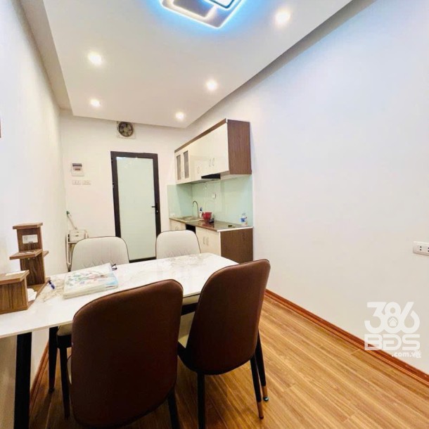 Bán tập thể phố 8-3- Diện tích 50m2 - Sổ đỏ sẵn sàng giao dịch- Giá 1tỷ 98-9