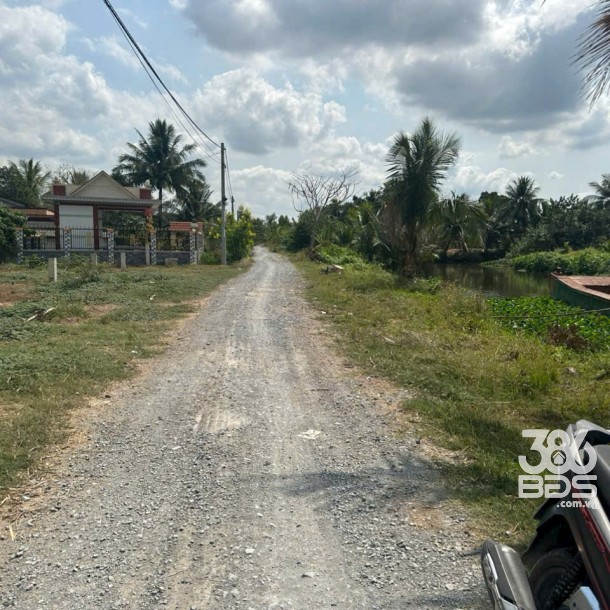 3000m2 đất ( có 300m2 thổ) đường Trương Văn Đa, xã Bình Lợi, Bình Chánh giá 11 tỷ-3