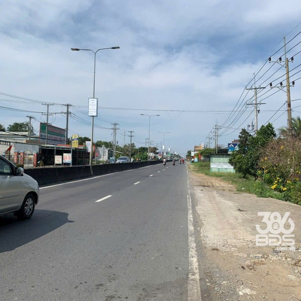 3273m2 đất mặt tiền ĐT 824 xã Lương Hòa, Bến Lức, Long An giá 35 tỷ-1