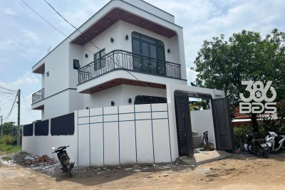 Nhà mới xây thiết kế hiện đại xã Mỹ Hạnh Bắc dt dt 108m2 1 lầu 3pn 2wc giá 2,7 tỷ