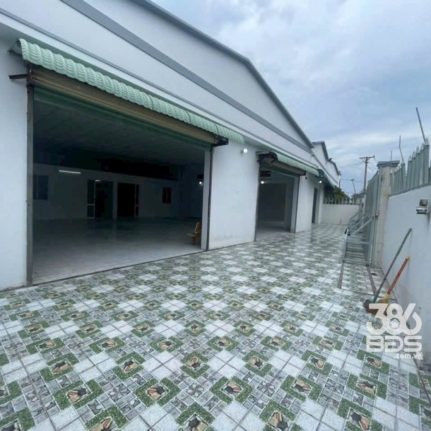 Bán 3 nhà xưởng nhỏ liền kề xã An Thạnh , Bến Lức tdt 850m2 ( có 300m2 thổ) giá 6,5 tỷ-1