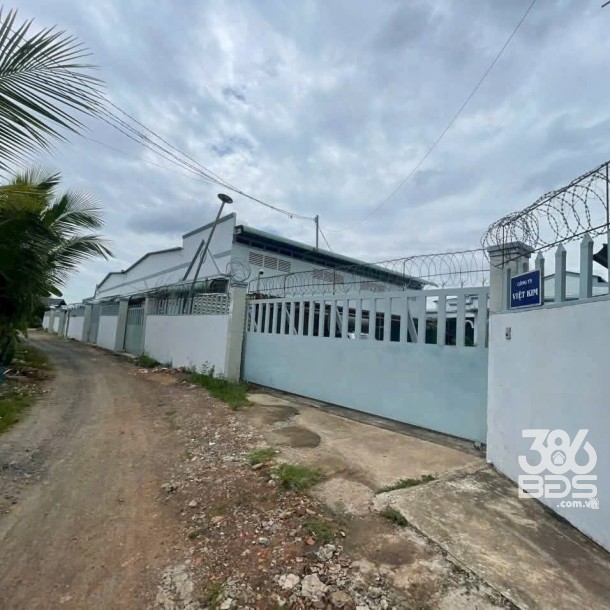 Bán 3 nhà xưởng nhỏ liền kề xã An Thạnh , Bến Lức tdt 850m2 ( có 300m2 thổ) giá 6,5 tỷ-7