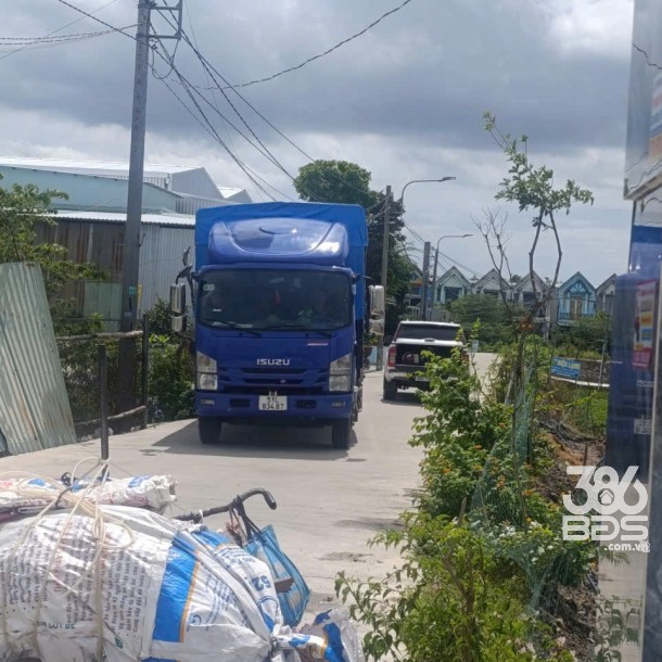 Bán nhà mới xây mt đường Lê Thị Ty, xã Long Thượng dt 120m2 , 1 lầu, 3pn ,2wc giá 3,25 tỷ-2