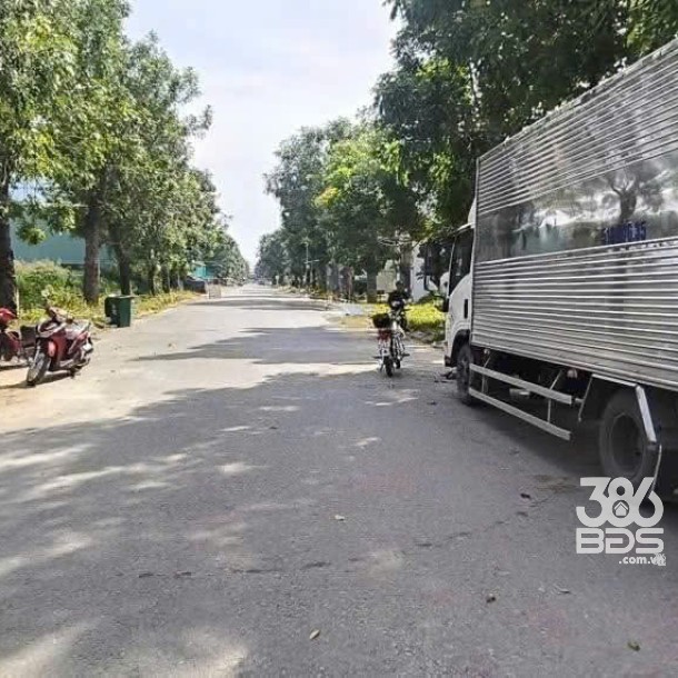 Bán nền thổ cư đường số 2 KDC Hoàng Long , thị trấn Bến Lức dt 110m2 giá 2,7 tỷ-1