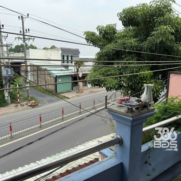 Bán nhà mặt tiền tl 826 , xã Long Hòa , Cần Đước dt 100m2 , 1 lầu , 3pn , 2wc giá 4,9 tỷ-4