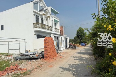 Bán nhà mới xây xã Tân Bửu , Bến Lức dt 99m2 1 lầu , 2pn , 3wc giá 2,7 tỷ