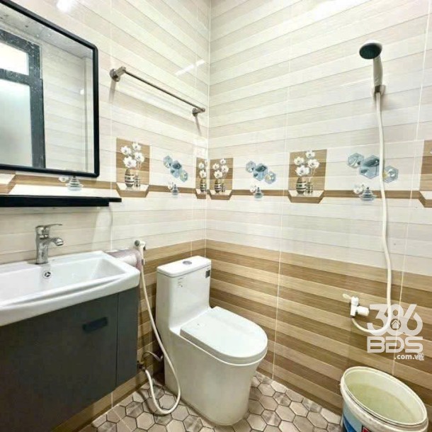 Bán nhà mt đường Nguyễn Văn Tuôi , thị trấn Bến Lức dt 116,5m2 , 2pn , 1wc giá giảm còn 4 tỷ-6