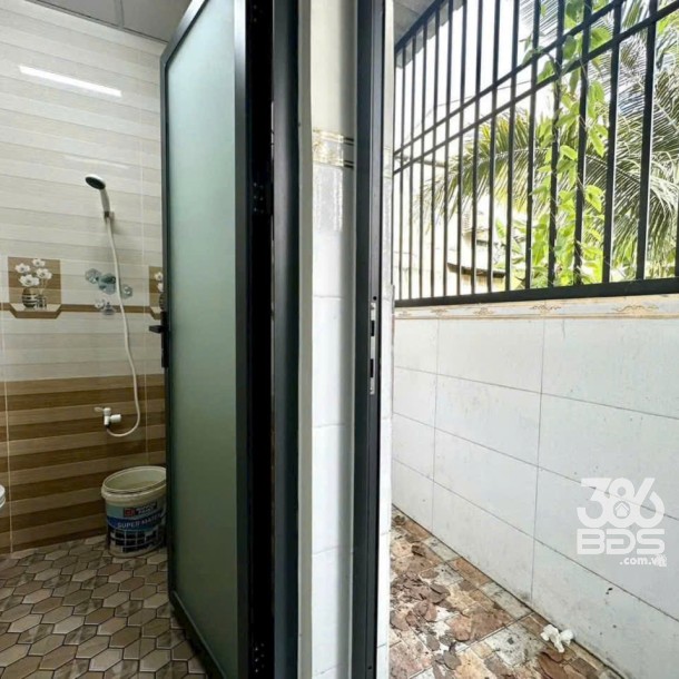 Bán nhà mt đường Nguyễn Văn Tuôi , thị trấn Bến Lức dt 116,5m2 , 2pn , 1wc giá giảm còn 4 tỷ-7