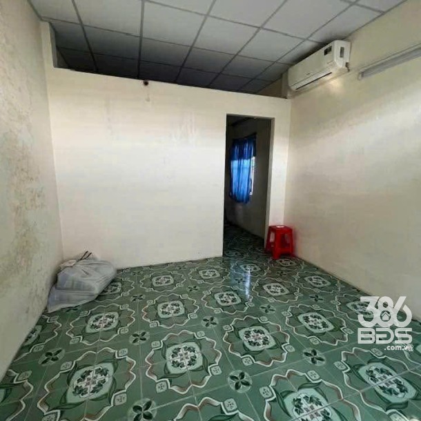 Bán nhà mt Nguyễn Văn Tuôi , thị trấn Bến Lức dt 142m2 ( có 56,5m2 thổ) 1 lầu 2pn 2wc giá 4 tỷ-5