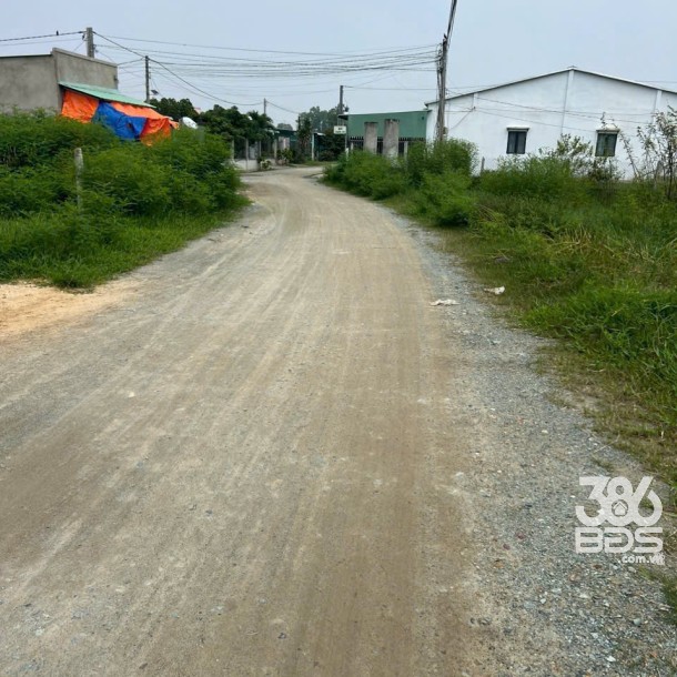 Bán 2 nền thổ cư đường đá xanh 7m , xã Hòa Khánh Tây dt 135m2 giá 700 triệu 1 lô-1