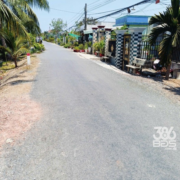 Bán nhà vườn mt đường Nguyễn Văn Ngộ , Nhị Thành , Thủ Thừa tdt 3200m2 ( 620m2 thổ) giá 9 tỷ-7