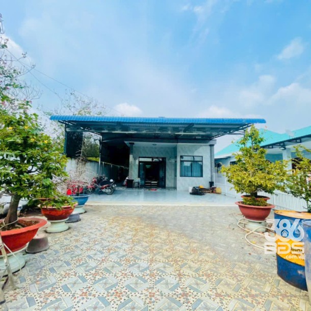 Bán nhà hẻm đường nhựa tỉnh lộ 8 , xã Hòa Phú tdt 650m2 ( 300m2 thổ ) 3pn, 2wc giá 7,9 tỷ-1