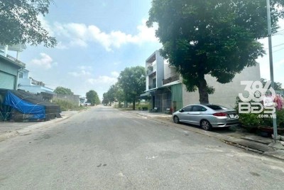 Bán nền đường số 2, KDC Hoàng Long , thị trấn Bến Lức dt 110m2 giá 2,3 tỷ