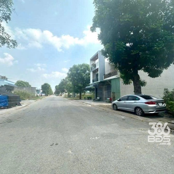 Bán nền đường số 2, KDC Hoàng Long , thị trấn Bến Lức dt 110m2 giá 2,3 tỷ-1