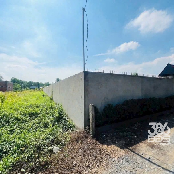 Bán đất vườn có tường rào bao quanh view kênh ở xã Bình Đức , Bến Lức dt 500m2 giá 950 triệu-1