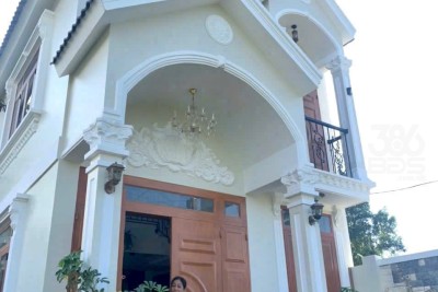 Bán biệt thự đẹp // tỉnh lộ 8 , xã Hòa Phú dt 208m2 full thổ , 1 lầu 3pn , 4wc giá giảm còn 5 tỷ