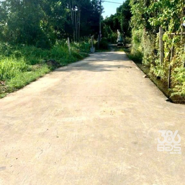 Bán biệt thự đẹp // tỉnh lộ 8 , xã Hòa Phú dt 208m2 full thổ , 1 lầu 3pn , 4wc giá giảm còn 5 tỷ-4