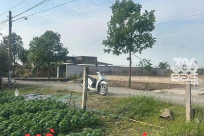 Bán đất thổ cư đường đá xanh xã Long Hòa , Cần Đước , dt 135m2 giá 1,05 tỷ